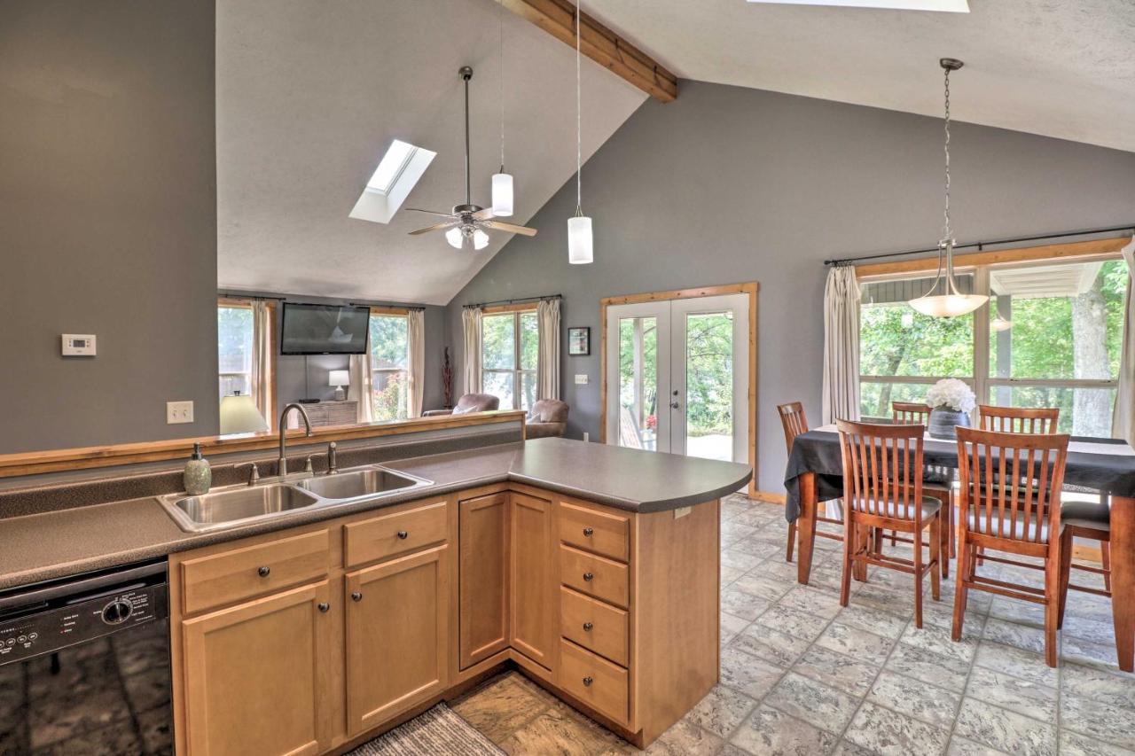 Mountain Home Cottage With Deck On White River! Gassville Extérieur photo